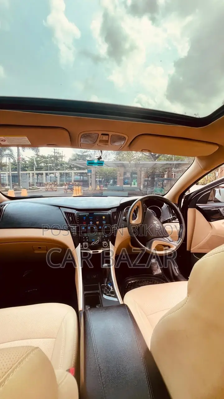 Hyundai Sonata Luxury Sedan Sunroof 2011
