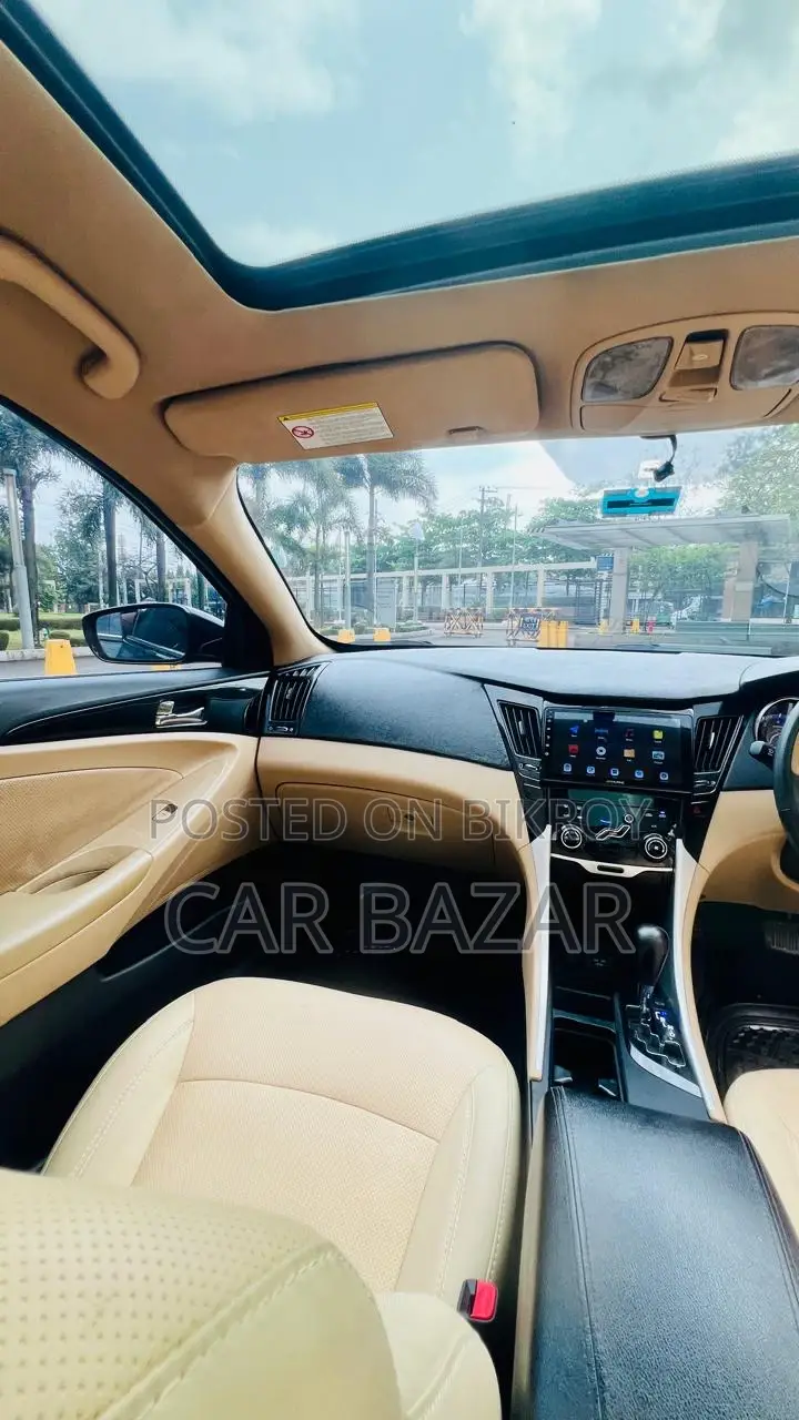 Hyundai Sonata Luxury Sedan Sunroof 2011