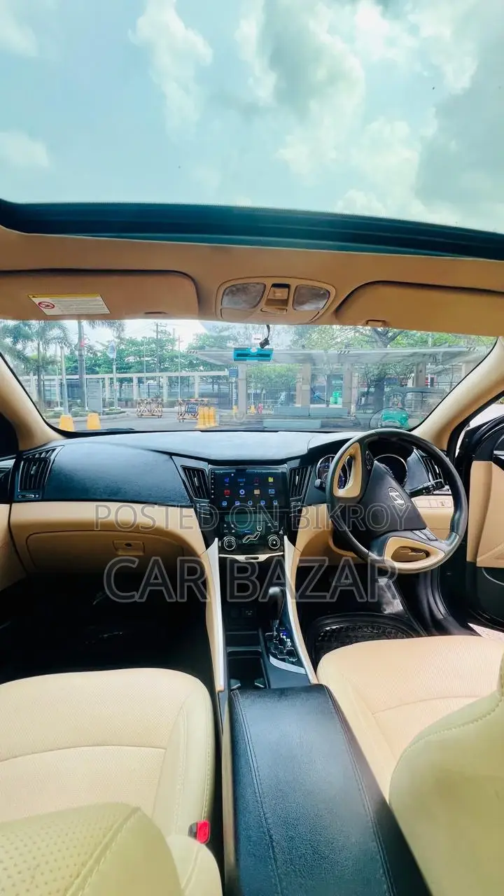 Hyundai Sonata Luxury Sedan Sunroof 2011