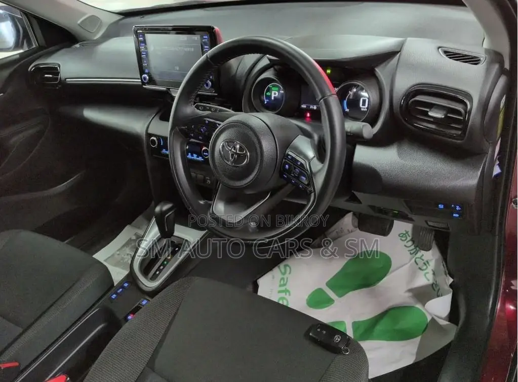 Toyota Yaris Cross G Red Wine Color 2022
