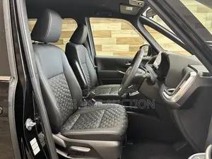 Toyota Noah Hybrid SZ- 2022