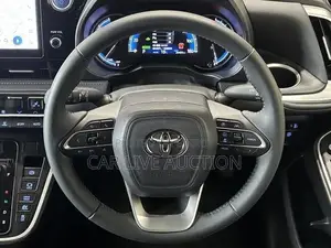 Toyota Noah Hybrid SZ- 2022