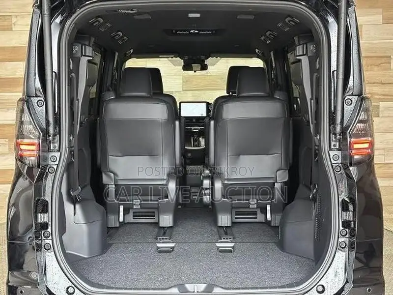 Toyota Noah Hybrid SZ- 2022