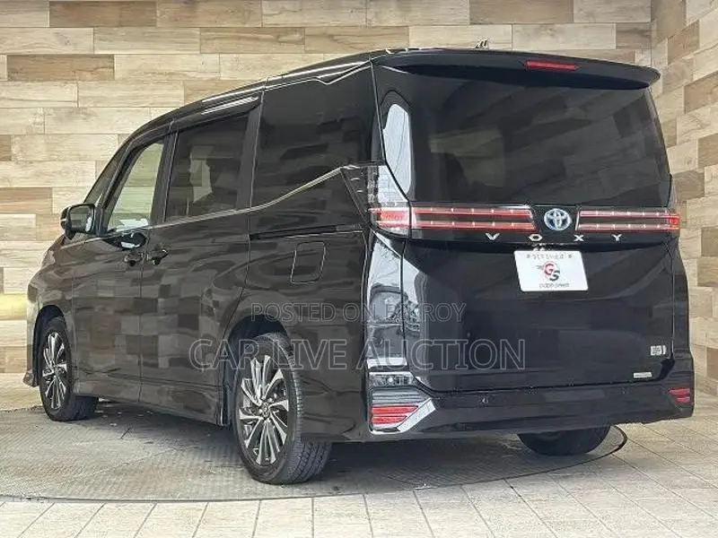 Toyota Noah Hybrid SZ- 2022