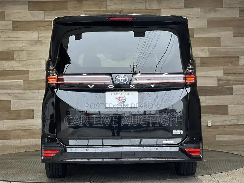 Toyota Noah Hybrid SZ- 2022