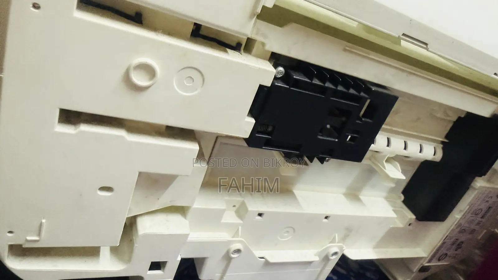 Selling a nearly new Canon brand printer-cum-scanner.