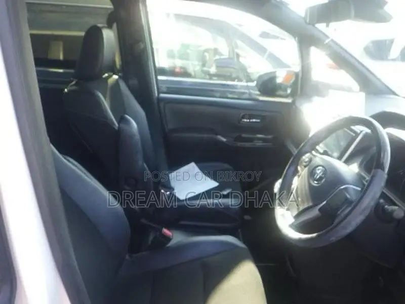 Toyota Noah SI WXB 3 PEARL COLOR 2021
