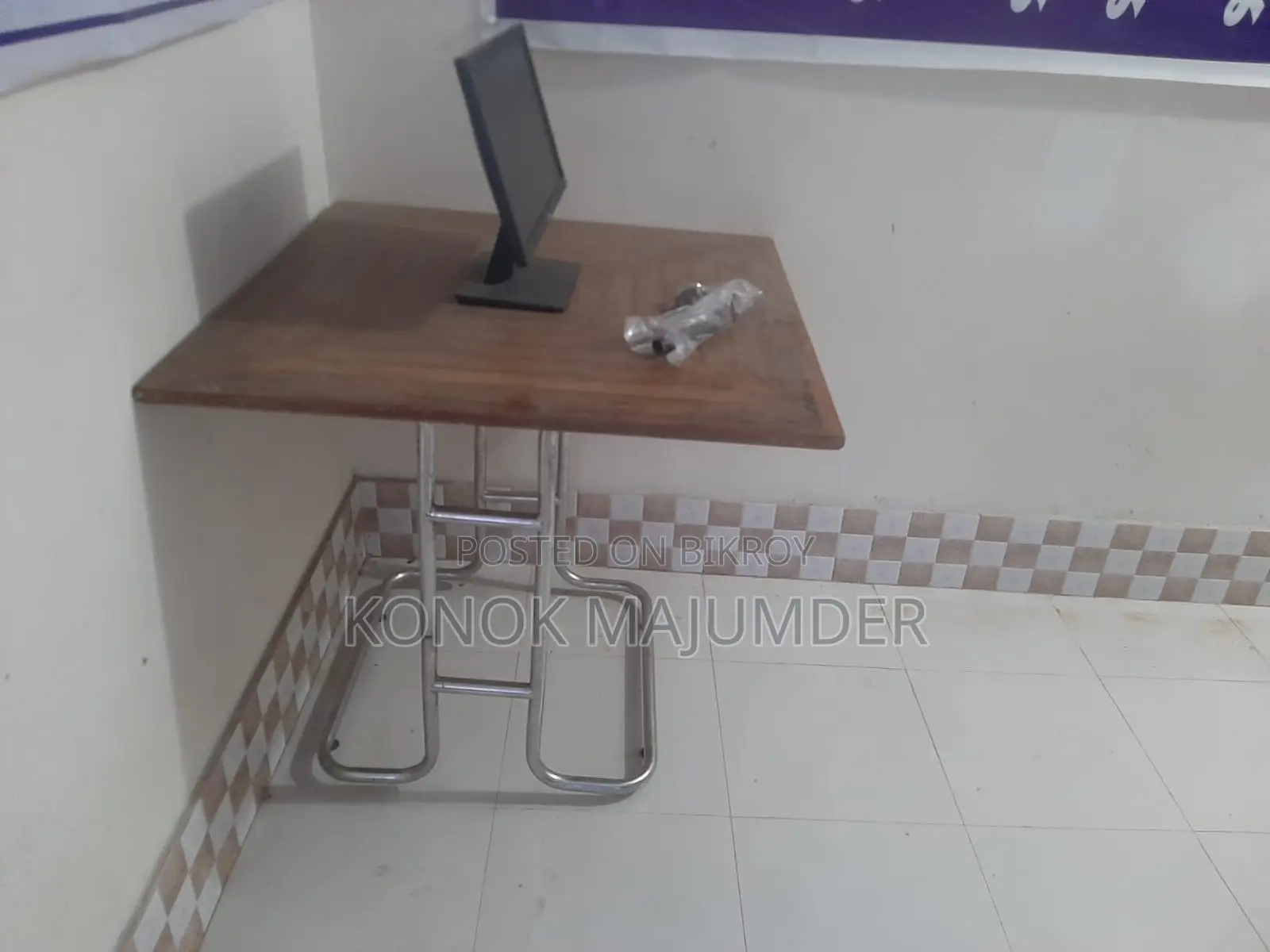 Very sturdy teak wood table