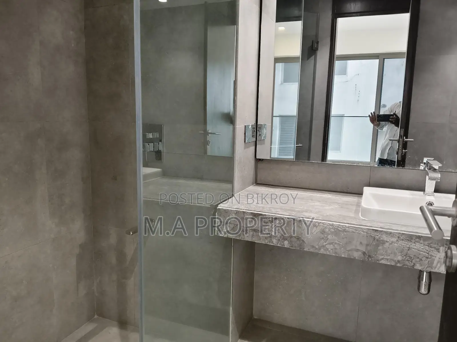 Rent Apartment 3-bed 3200sqft 2-carpark Gulshan-1