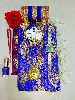 Attractive Saree Gift Combo Set