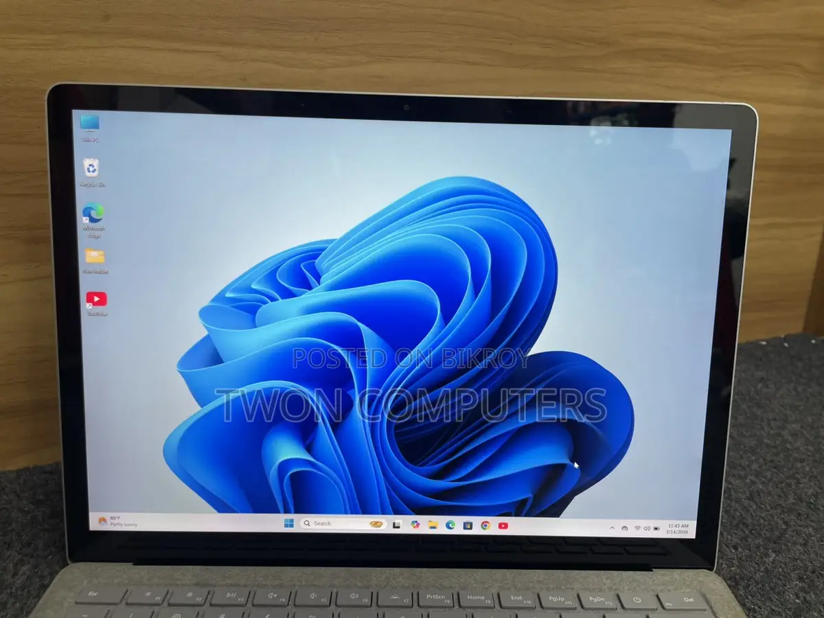 16/256 GB Microsoft Surface Laptop 2 Core i5-8Gen Eid Offer