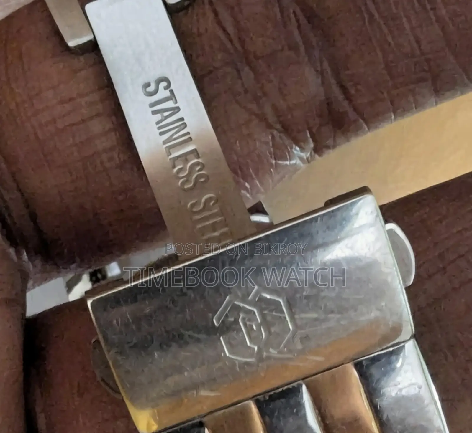 ACCURATE Swiss Watch with Beautiful Dial Color