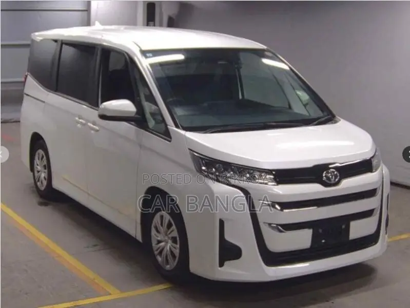 Toyota Noah X NON HYBRID 2022