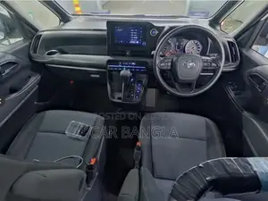 Toyota Noah X NON HYBRID 2022