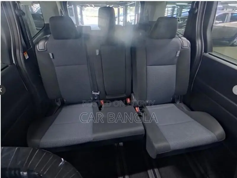 Toyota Noah X NON HYBRID 2022