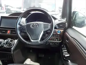 Toyota Esquire GI 2020