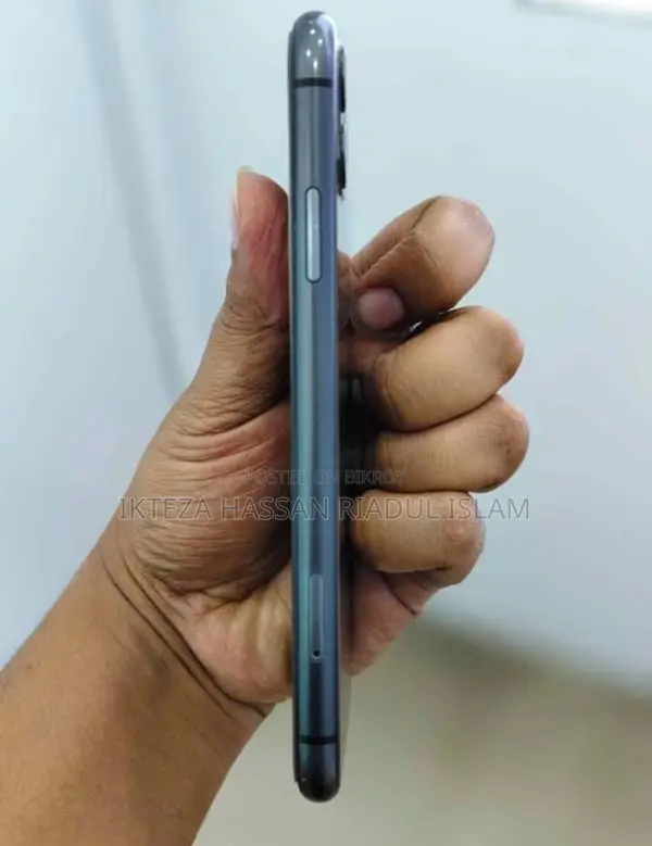 Apple iPhone 11 (Used)