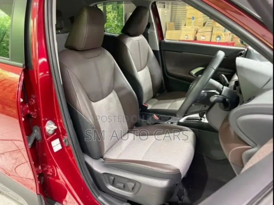 Toyota Yaris Cross Z Red & Black 2021