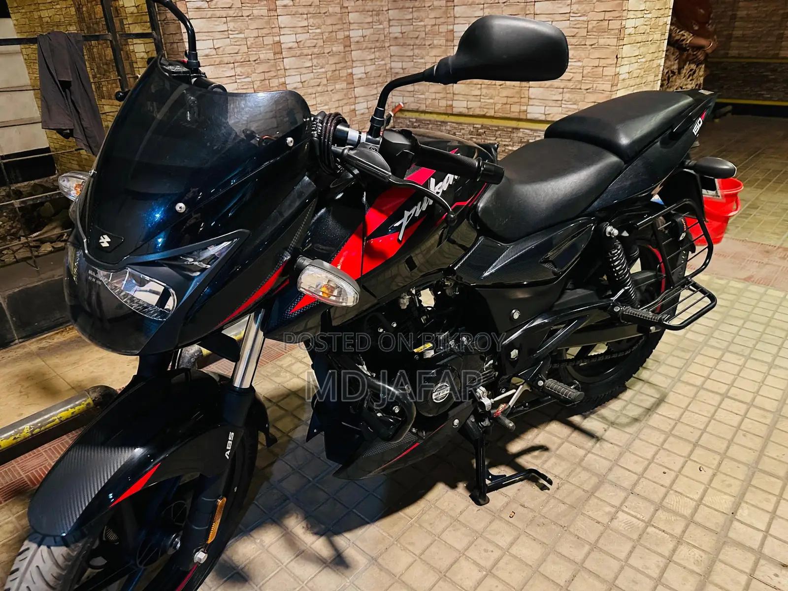 Bajaj Pulsar 150 . 2025