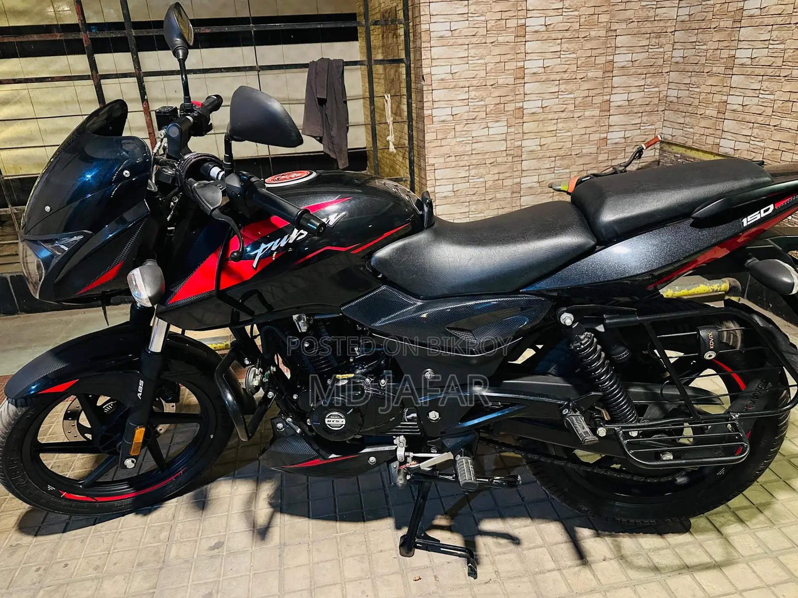 Bajaj Pulsar 150 . 2025