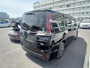 Toyota Esquire Hybrid Gi Premium 2020