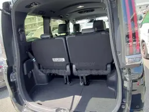 Toyota Esquire Hybrid Gi Premium 2020