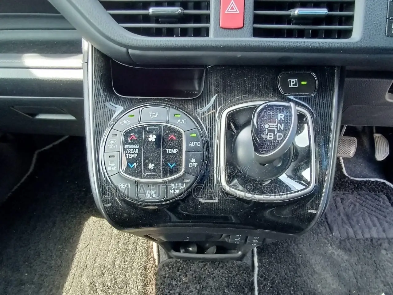 Toyota Esquire Hybrid Gi Premium 2020