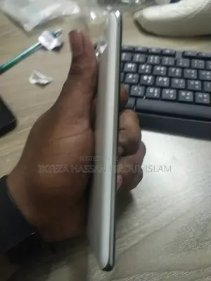 Samsung Galaxy S20 (Used)
