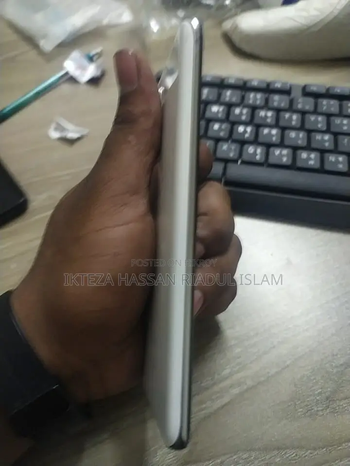 Samsung Galaxy S20 (Used)