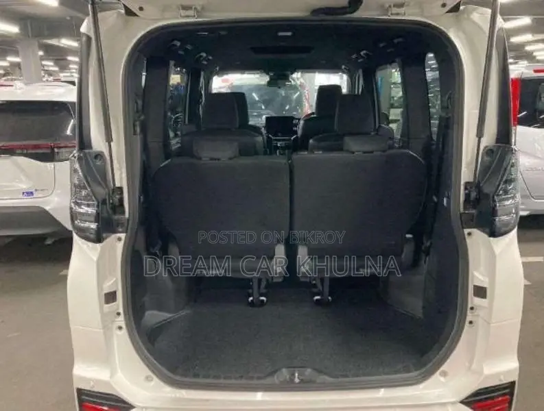 Toyota Noah SG Hybrid Pearl 2023