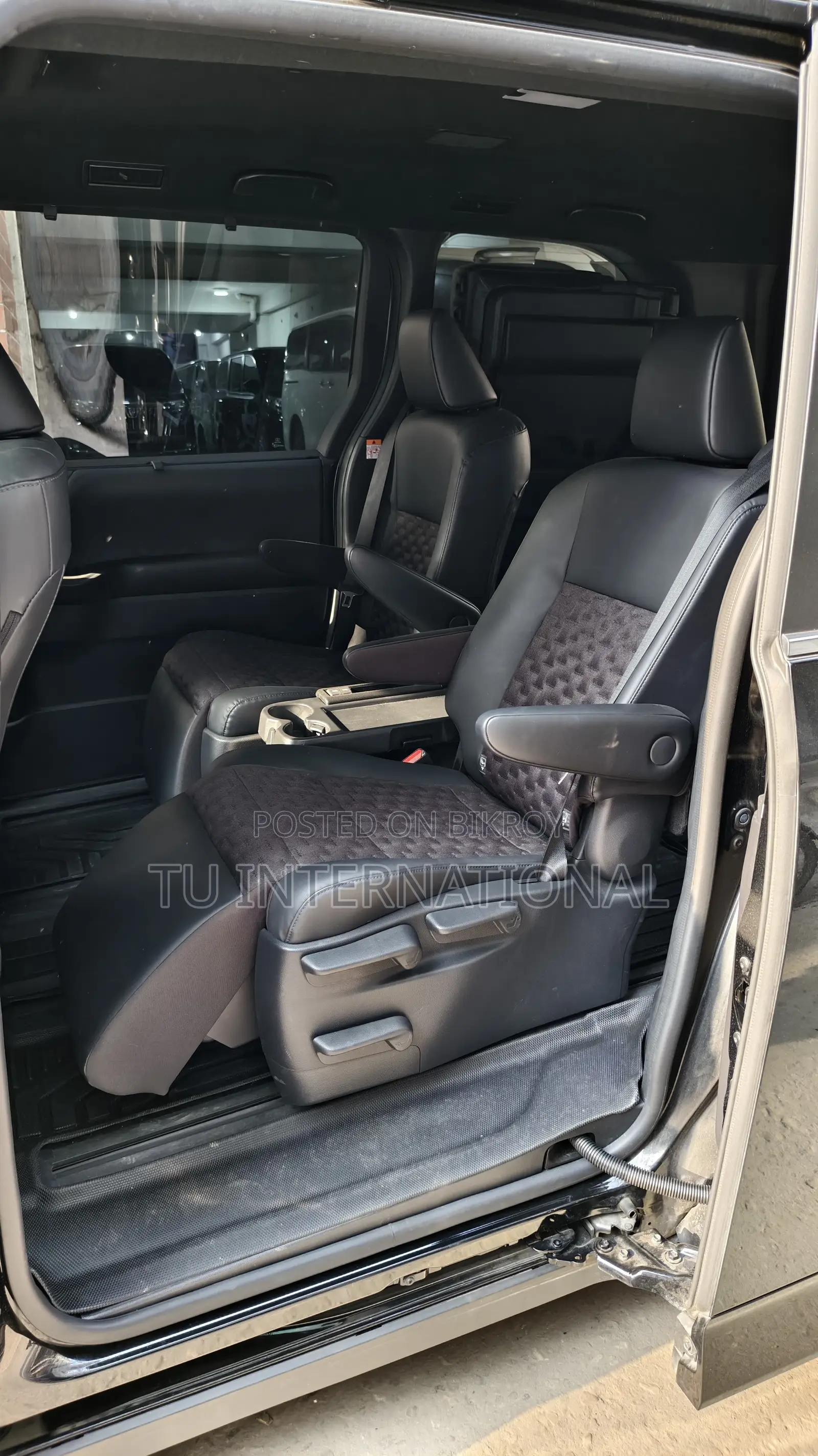 Toyota Voxy SZ-HYBRID PACKAGE 2023