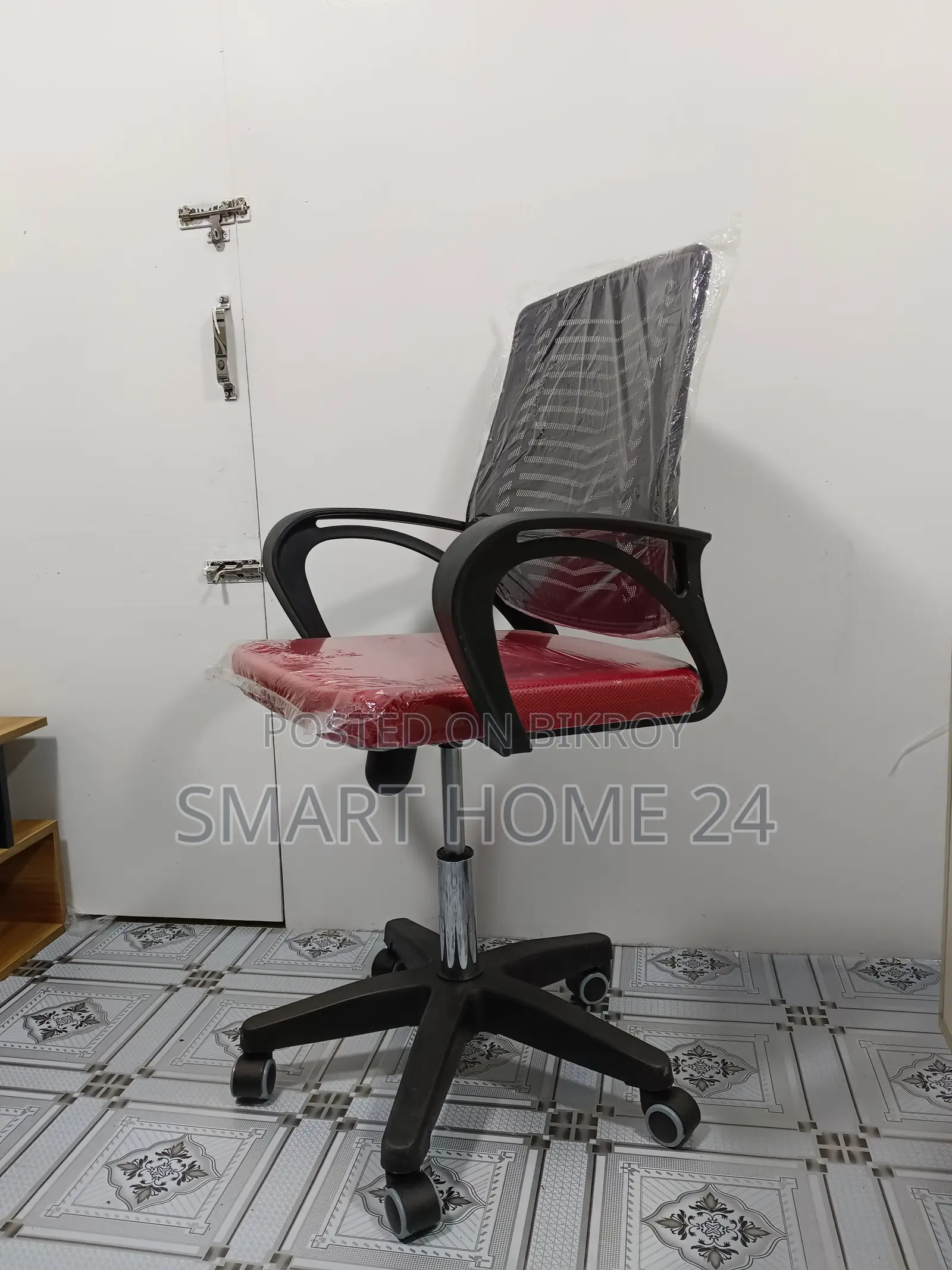 Premium Ergonomic Mesh Office Chair – Stylish Black Back & Red