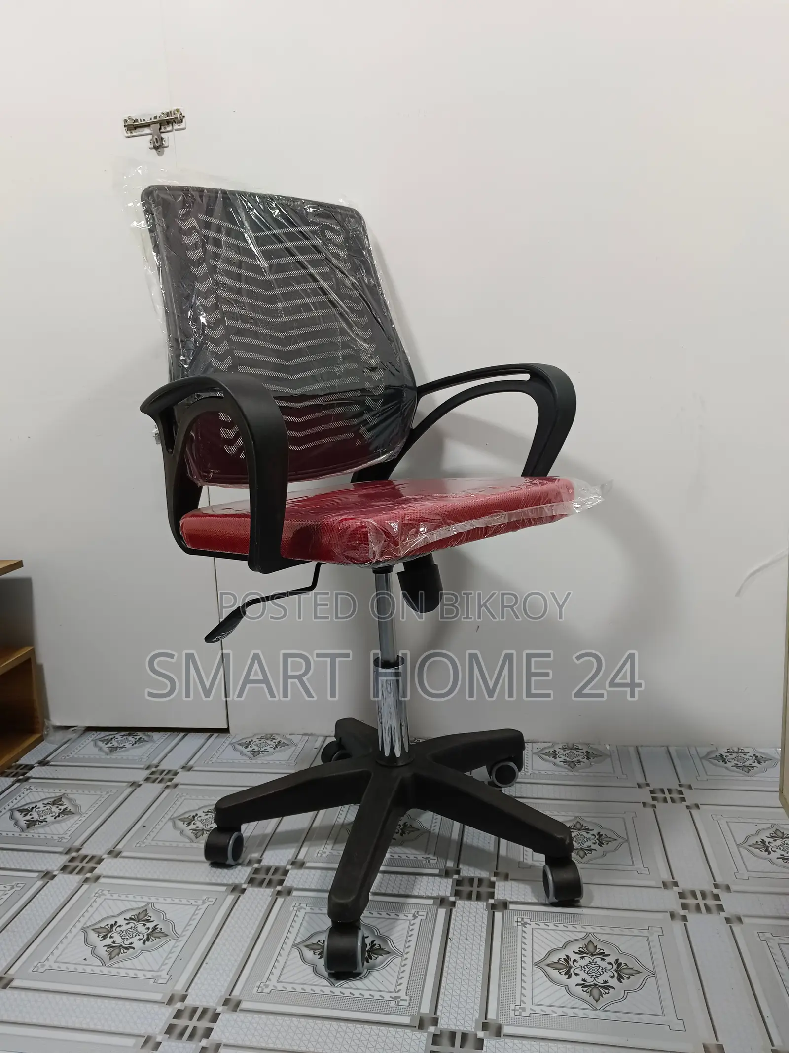 Premium Ergonomic Mesh Office Chair – Stylish Black Back & Red