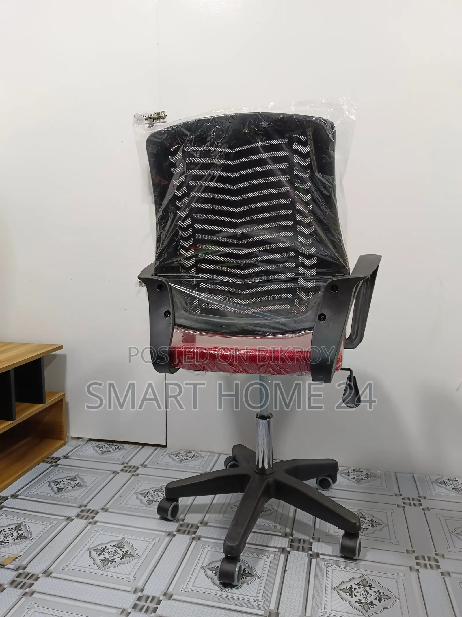 Premium Ergonomic Mesh Office Chair – Stylish Black Back & Red
