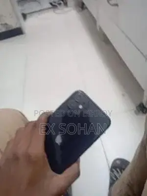 Apple iPhone 11 . (Used)