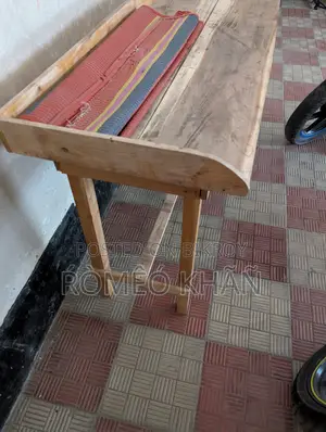 Study table that can also be used in shops