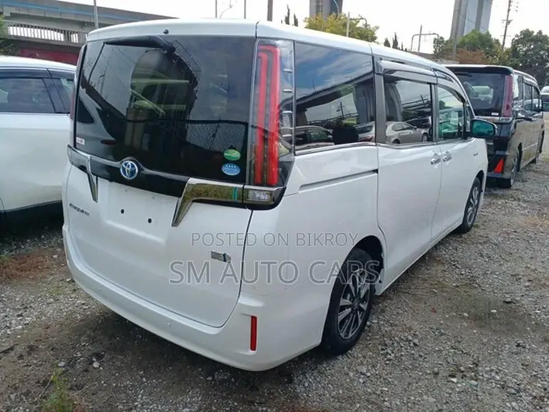 Toyota Esquire Hybrid Gi Premium 2020