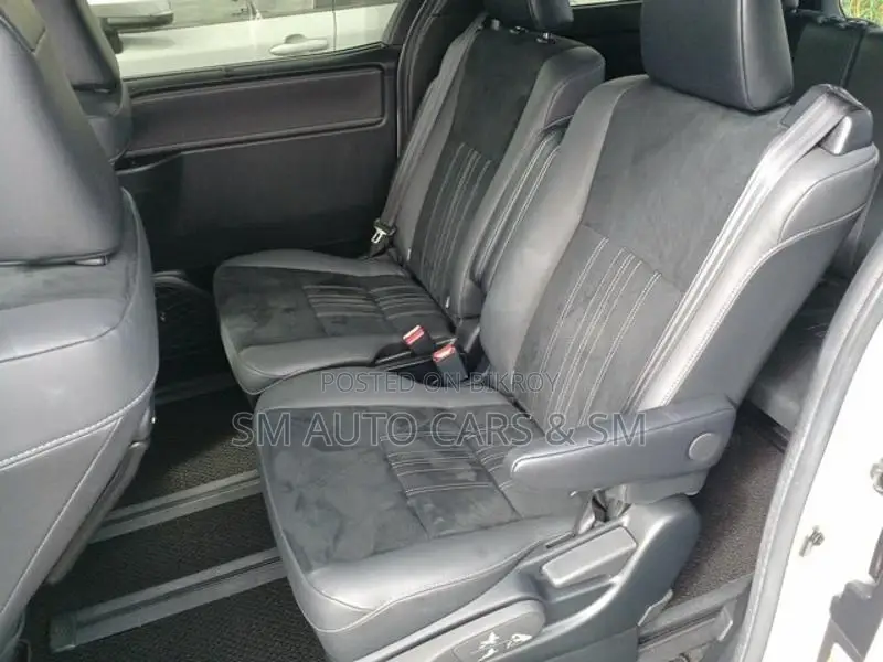 Toyota Esquire Hybrid Gi Premium 2020