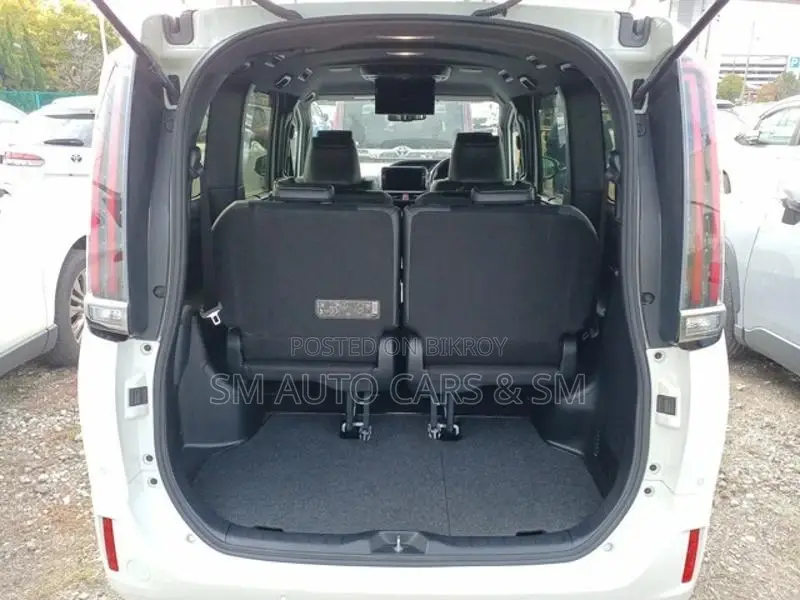 Toyota Esquire Hybrid Gi Premium 2020