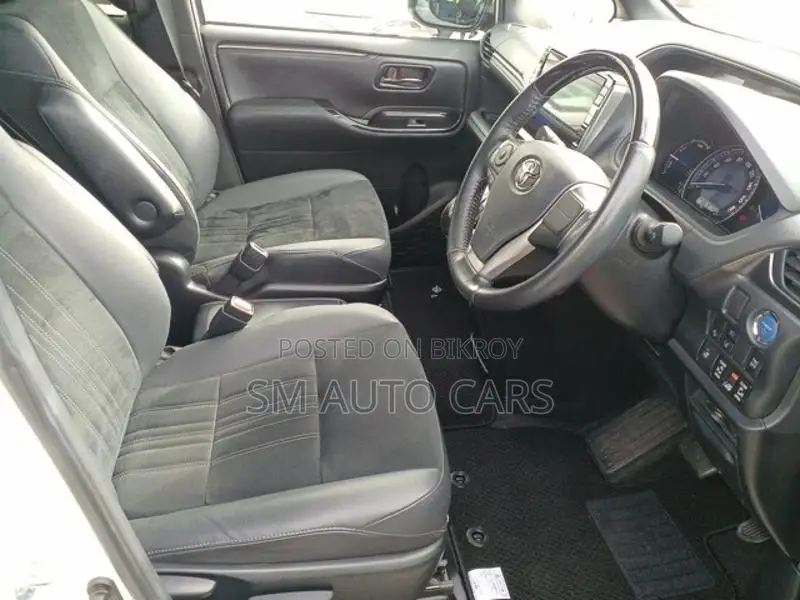 Toyota Esquire Hybrid Gi Premium 2020