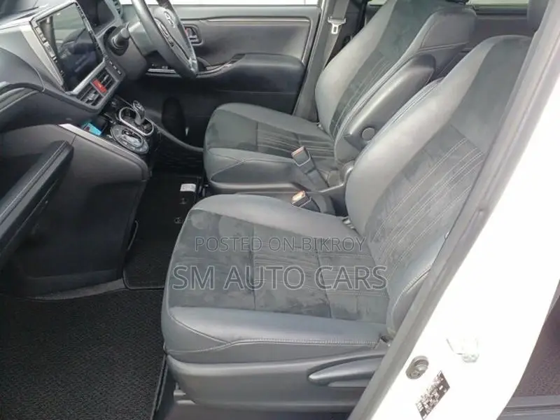 Toyota Esquire Hybrid Gi Premium 2020