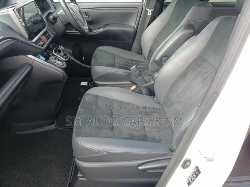Toyota Esquire Hybrid Gi Premium 2020