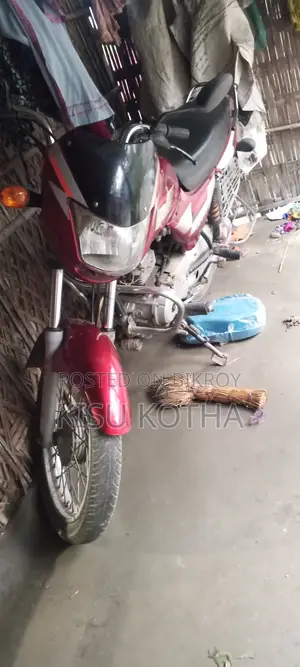 Bajaj CT 100 2018