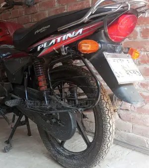 Bajaj Platina 100 . 2014