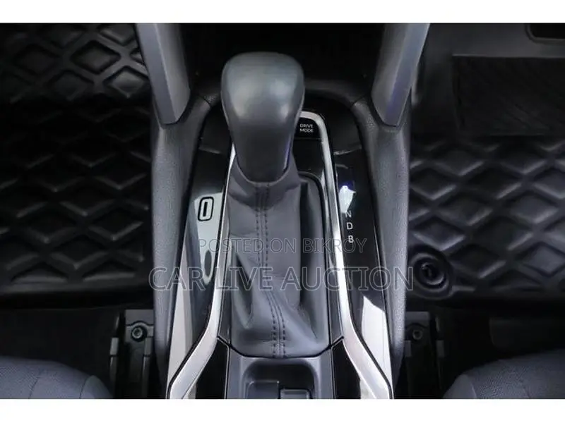 Toyota Corolla Cross Hybrid S pre order 2021
