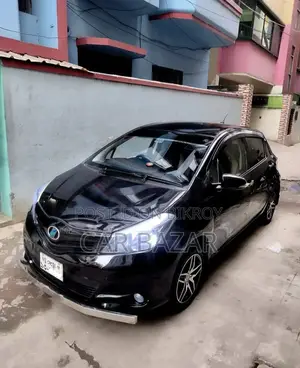 Toyota Vitz 1.3 FWD 5dr 2011 Black