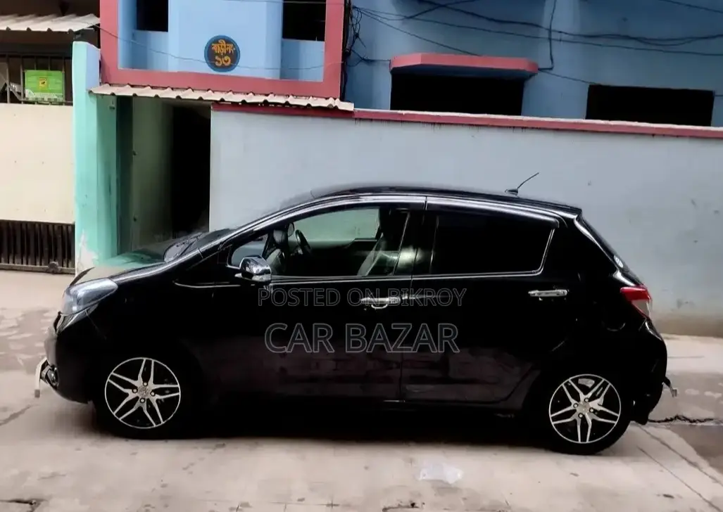 Toyota Vitz 1.3 FWD 5dr 2011 Black