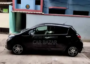 Toyota Vitz 1.3 FWD 5dr 2011 Black