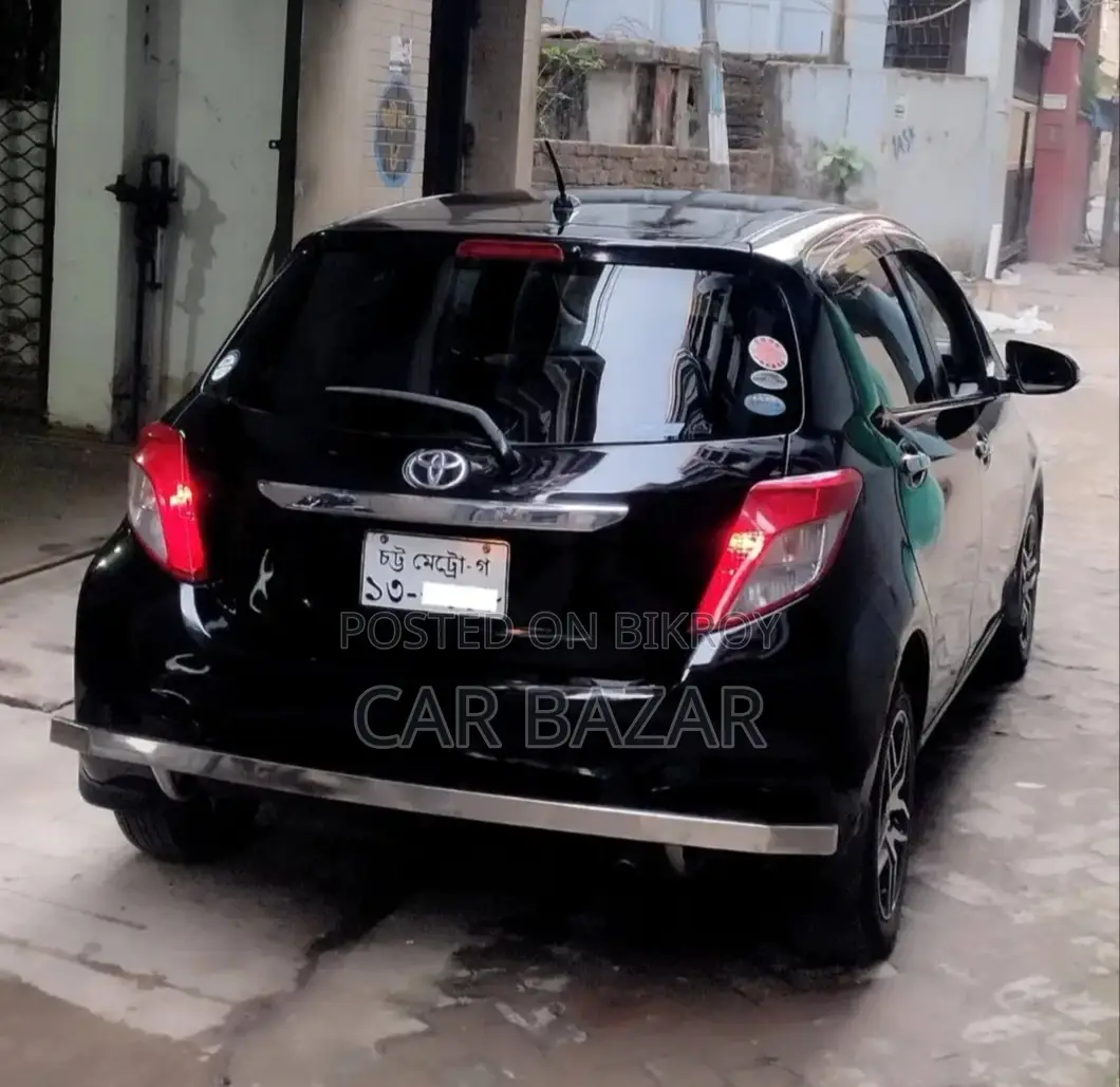 Toyota Vitz 1.3 FWD 5dr 2011 Black