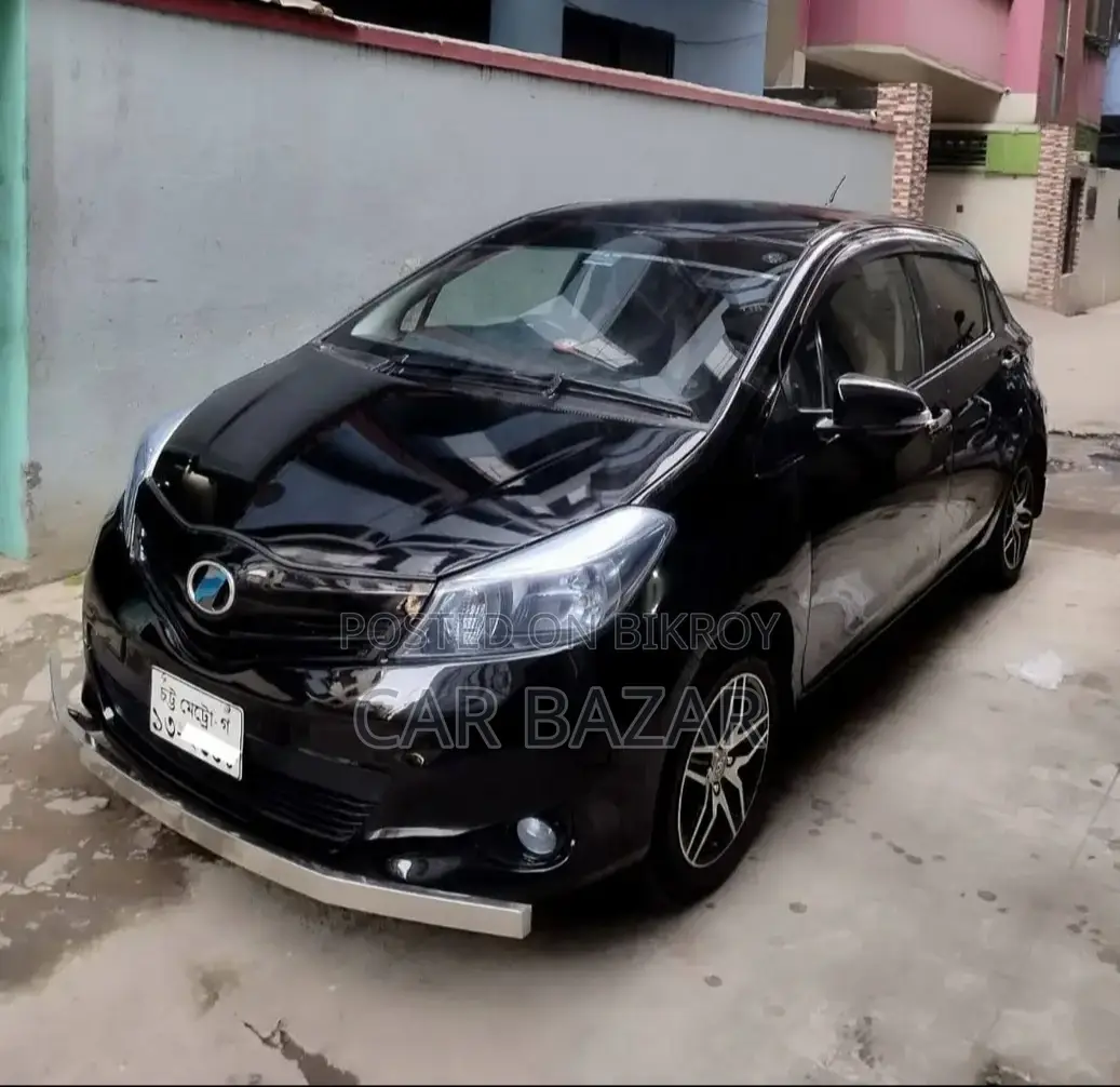 Toyota Vitz 1.3 FWD 5dr 2011 Black